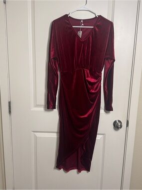 V-Neck Long Sleeve Velvet Dress in Wine